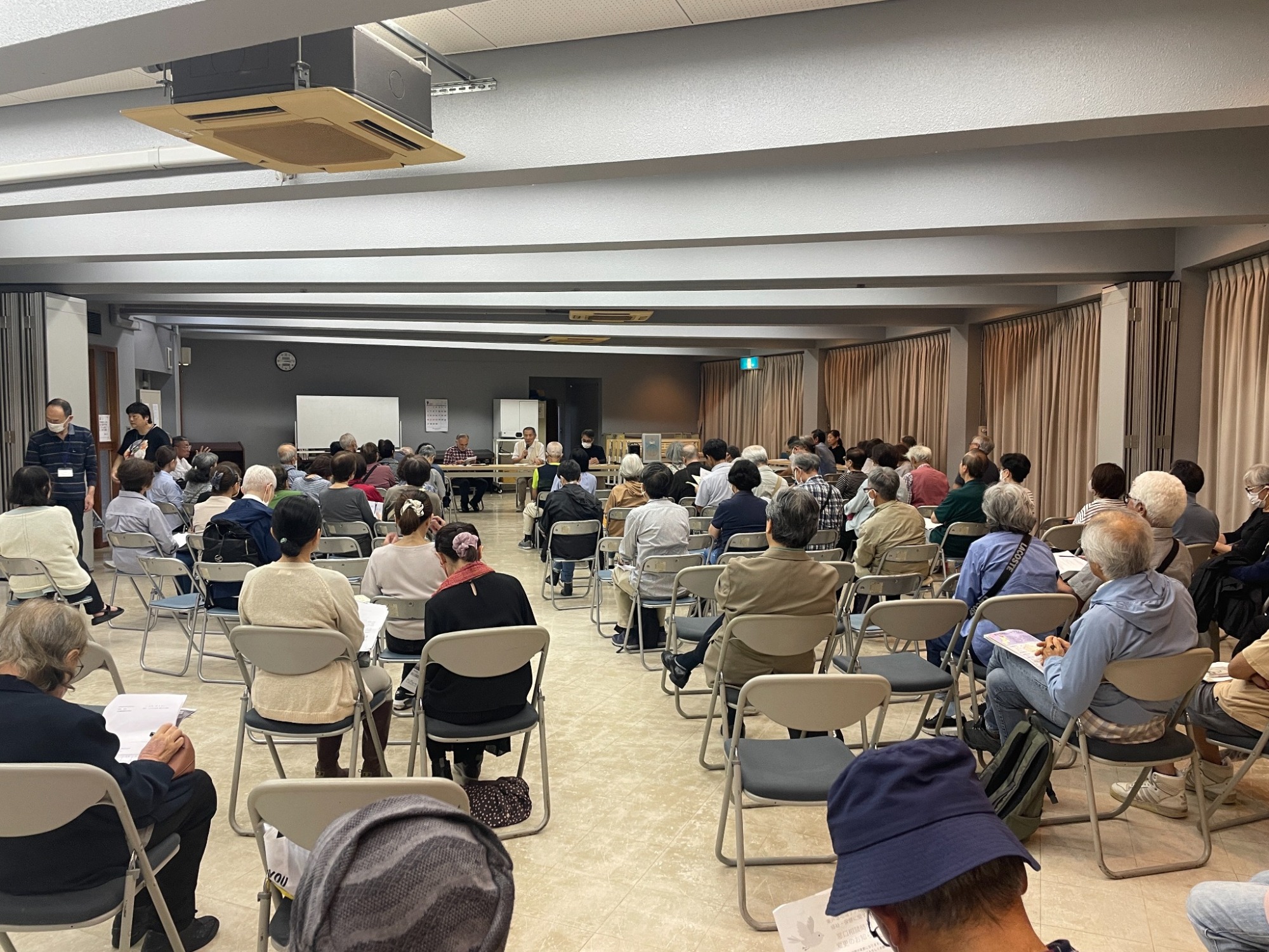 映画上映会・意見交換会の会場全体の様子